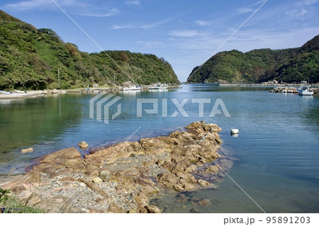 秋の島根半島四十二浦　美保関町諸喰　法田の風景 95891203