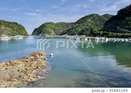 秋の島根半島四十二浦　美保関町諸喰　法田の風景 95891204