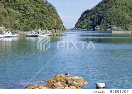 秋の島根半島四十二浦　美保関町諸喰　法田の風景 95891207