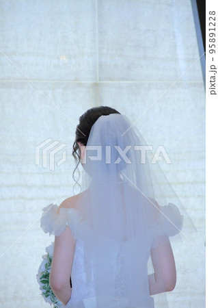 教会での花嫁 教会での花嫁 95891228