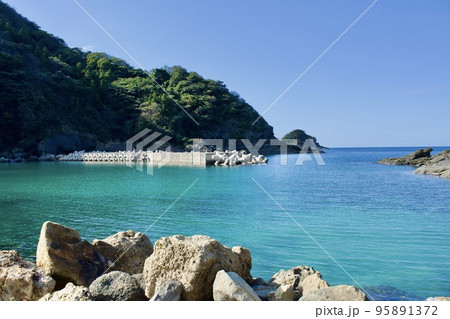 秋の島根半島四十二浦 美保関町諸喰の風景 秋の島根半島四十二浦 美保関町諸喰の風景 95891372