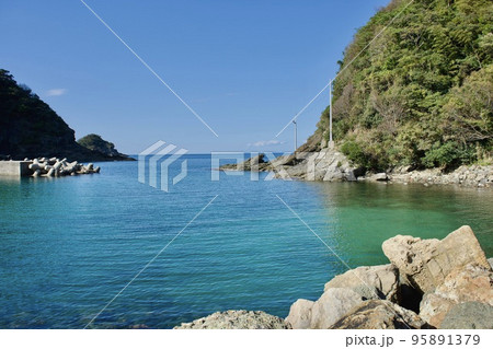 秋の島根半島四十二浦 美保関町諸喰の風景 秋の島根半島四十二浦 美保関町諸喰の風景 95891379
