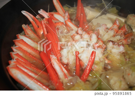 冬は鍋であったまる 95891865