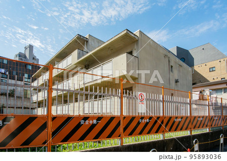 取り壊し予定の集合住宅 95893036