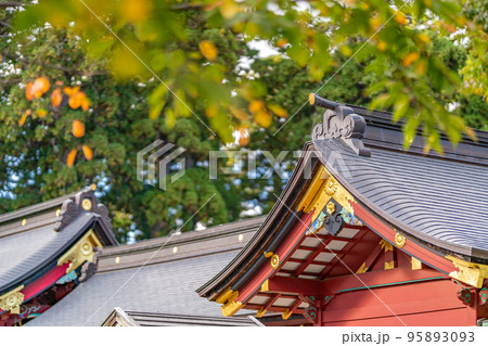 塩釜神社 門・廻廊 破風飾り 紅葉 塩釜神社 門・廻廊 破風飾り 紅葉 95893093