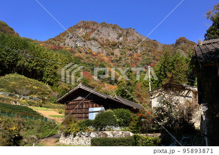 ロマンチック茨城(奥久慈男体山登山道、大円地入口。今日は雲一つない最高の登山日和、さあ出発だ!) ロマンチック茨城(奥久慈男体山登山道、大円地入口。今日は雲一つない最高の登山日和、さあ出発だ!) 95893871
