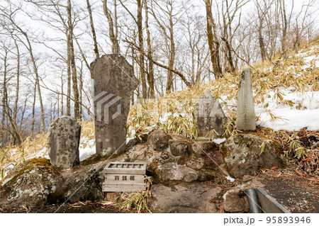 群馬県　高崎市　冬　榛名富士山神社付近の大神碑 95893946