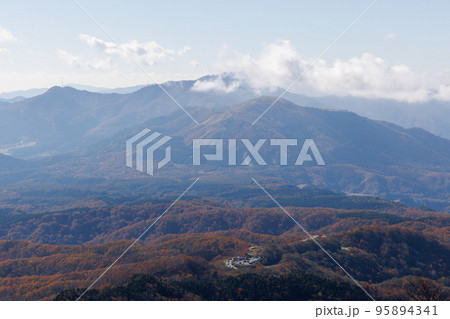 日本の鳥取県大山の美しい秋の風景 95894341