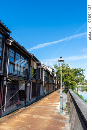 古都金沢の茶屋街「主計町（かずえまち）」の風景｜石川県金沢市 95894482