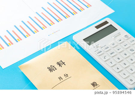 給料とグラフ　ブルーバック 95894546
