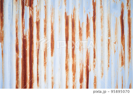 錆びたトタン板　背景素材　テクスチャ 95895070