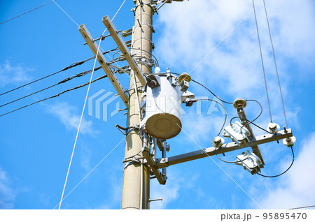 電柱　電線　碍子 95895470