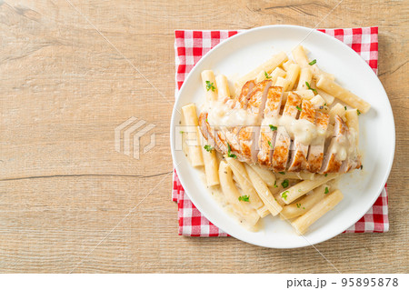 quadrotto penne pasta white creamy sauce with grilled chicken 95895878