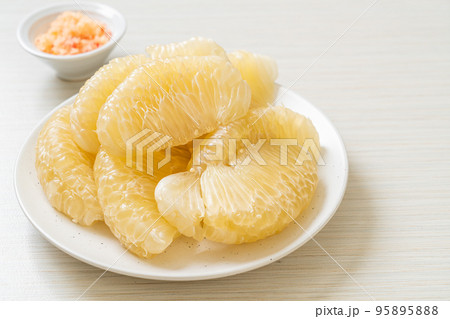 Fresh peeled pomelo, grapefruit or shaddock Fresh peeled pomelo, grapefruit or shaddock 95895888