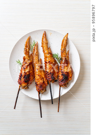 grilled chicken wings skewer 95896797