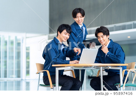ビジネス　エンジニア　会議　不動産　製造　建築　建設 95897416