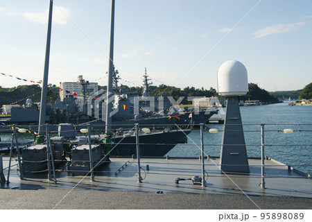 「国際観艦式2022」 護衛艦あさひ他  95898089