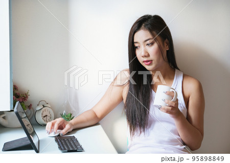 new normal, a businesswoman using tablet to work for a company Via the internet on your desk at home new normal, a businesswoman using tablet to work for a company Via the internet on your desk at home 95898849