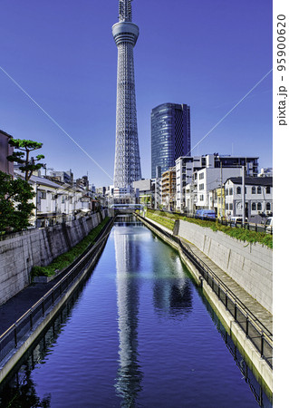 東京スカイツリー　北十間川に架かる十間橋（じゅっけんばし）からの風景 95900620