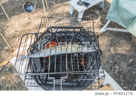 【オートキャンプ場で生サンマの塩焼き】 【オートキャンプ場で生サンマの塩焼き】 95901279