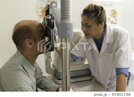 Eye exam, ophthalmologist, eye health. 95902196
