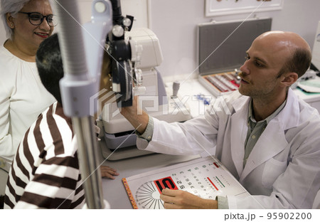 Eye exam, ophthalmologist, eye health. 95902200