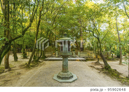 唐招提寺 鑑真和上の墓所 開山御廟 唐招提寺 鑑真和上の墓所 開山御廟 95902648