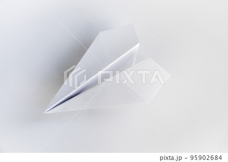 Paper plane origami isolated on a white background 95902684