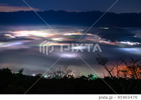 《埼玉県》秩父・大雲海の夜景 95903470