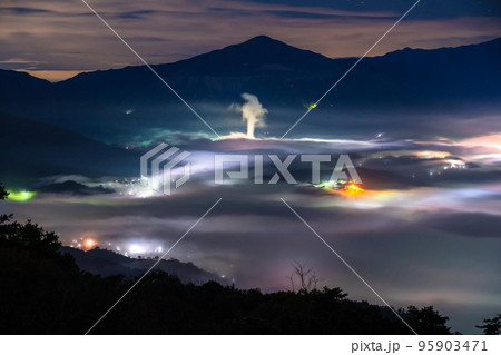《埼玉県》秩父・大雲海の夜景 95903471