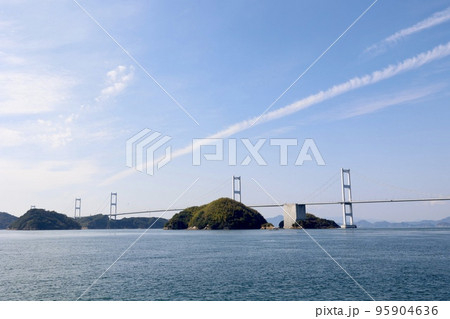 しまなみ海道の来島海峡大橋 今治市大島、名の海岸付近 しまなみ海道の来島海峡大橋 今治市大島、名の海岸付近 95904636
