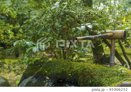 奈良市 唐招提寺 鑑真和上御廟 ししおどし 95906252