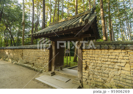 唐招提寺　鑑真和上開山御廟の門 95906269