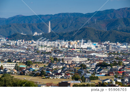 福井県敦賀市の街並み 若狭湾エネルギー研究センターからの眺望 福井県敦賀市の街並み 若狭湾エネルギー研究センターからの眺望 95906703