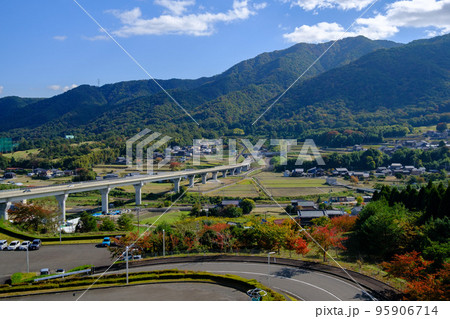 福井県敦賀市の街並み　若狭湾エネルギー研究センターからの眺望 95906714