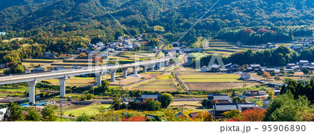 福井県敦賀市の街並み 若狭湾エネルギー研究センターからの眺望 福井県敦賀市の街並み 若狭湾エネルギー研究センターからの眺望 95906890