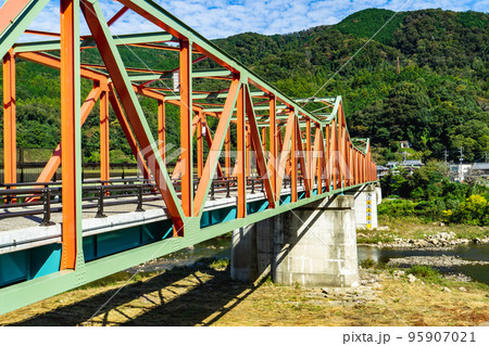 京都府の木津川にかかるゲルバートラス構造の笠置大橋 95907021