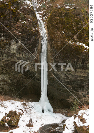 群馬県 高崎市 冬 榛名神社 瓶子の滝(みすずのたき)  群馬県 高崎市 冬 榛名神社 瓶子の滝(みすずのたき)  95907294