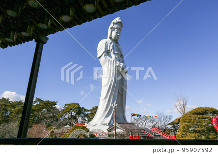 群馬県　高崎市　冬　慈眼院　高崎白衣大観音 95907592