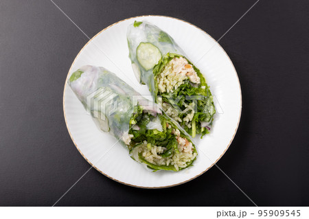 パクチーの生春巻き 95909545