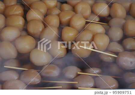 伊香保温泉　石段街の玉こんにゃく 95909751