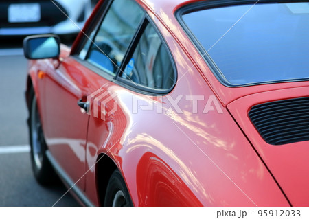 赤いスポーツカー　イメージ 95912033