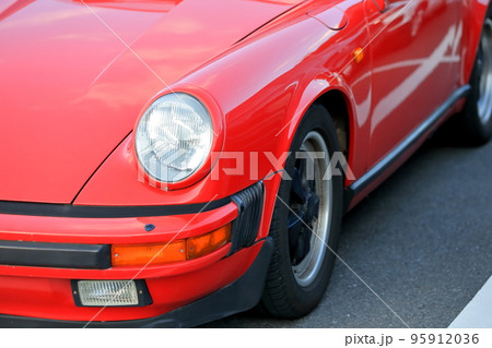 赤いスポーツカー　イメージ 95912036
