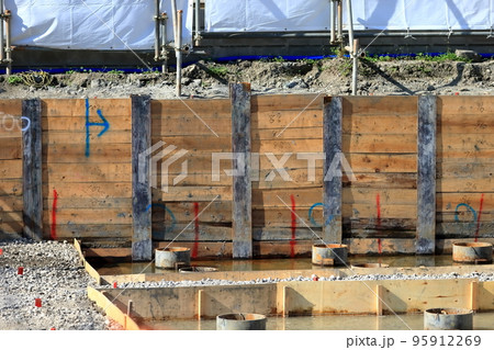 基礎工事（H鋼横矢板）イメージの写真素材 [95912269] - PIXTA