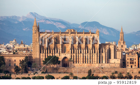 Catedral-Basilica de Santa Maria de Mallorca in Palma, Spain. Catedral-Basilica de Santa Maria de Mallorca in Palma, Spain. 95912819