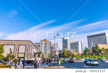 日本の東京都市景観 四ツ谷駅や駅前の街並みなどを望む 日本の東京都市景観 四ツ谷駅や駅前の街並みなどを望む 95913137