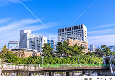日本の東京都市景観 四ツ谷駅前の上智大学や街並みなどを望む 日本の東京都市景観 四ツ谷駅前の上智大学や街並みなどを望む 95913172