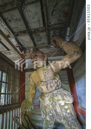 日龍峯寺　高澤観音境内の景色　北条政子の寄進した多宝塔のある寺 95913503