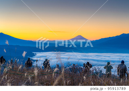 【高ボッチ】秋の高ボッチから見る絶景を撮影するカメラマン【長野県】 【高ボッチ】秋の高ボッチから見る絶景を撮影するカメラマン【長野県】 95913789