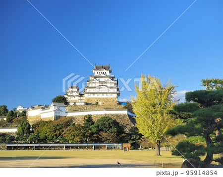 兵庫県　国宝　姫路城　10月 95914854